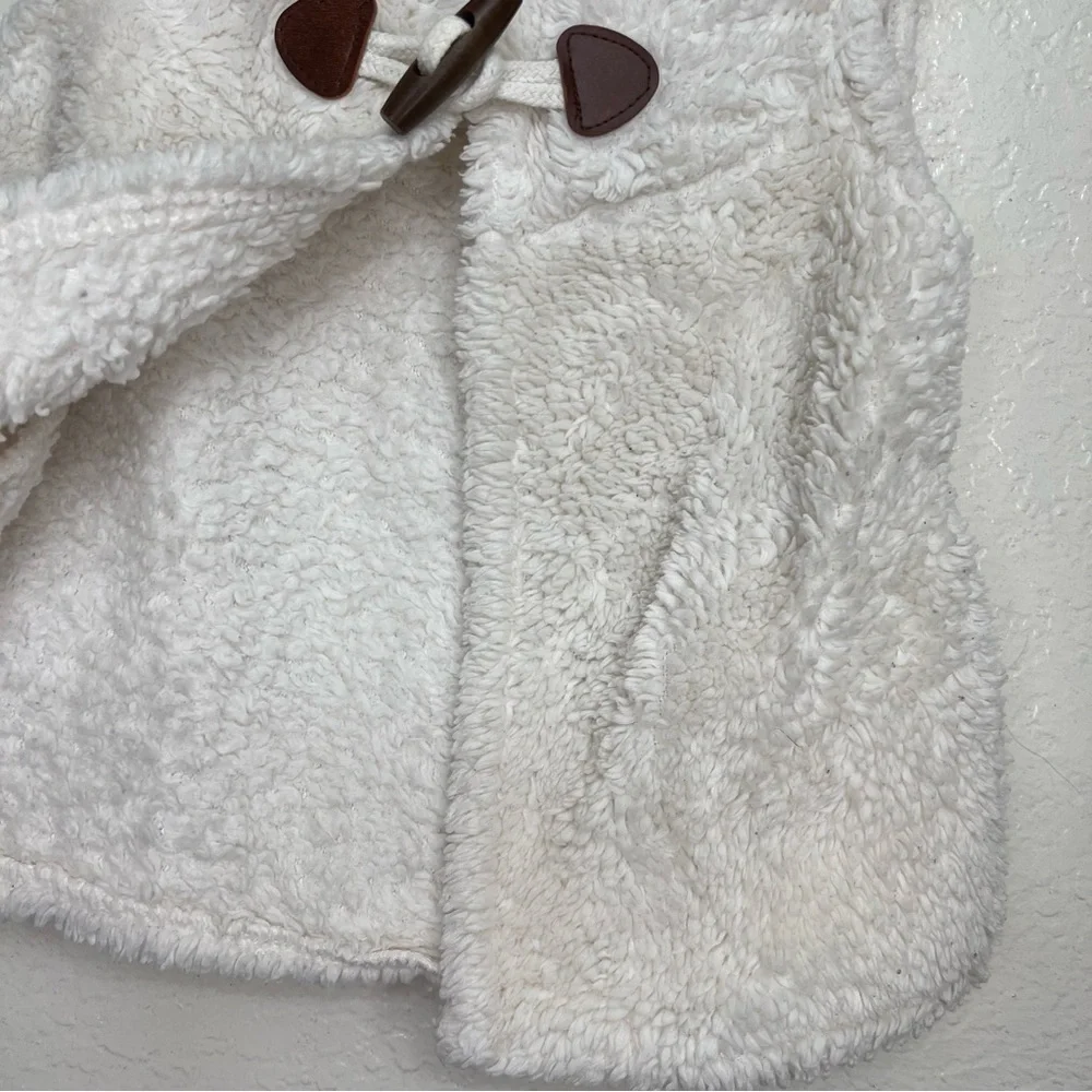 Old‎ Navy white fleece vest size 3t
